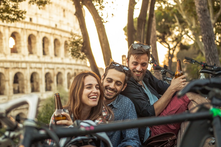 Freunde feiern in Rom